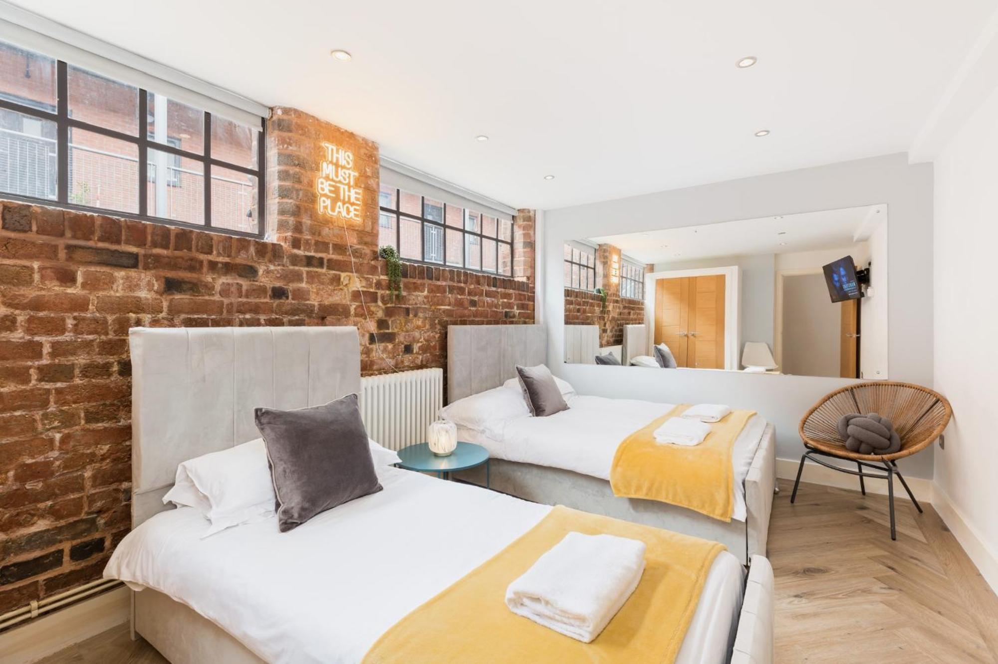 High End Luxury Townhouse In Jq, 4 Bedrooms, Flat Screen Tv In All Rooms, Free Parking, Near Birmingham City Centre Deposit Required Exteriör bild